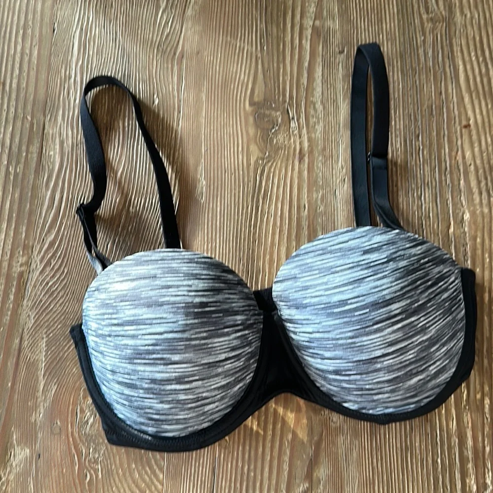 VS PINK bombshell bra gray/black padded 34DD new